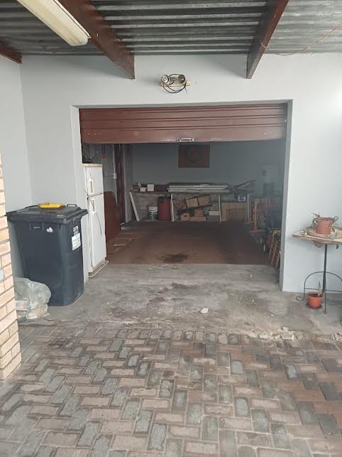 3 Bedroom Property for Sale in Electric City Western Cape